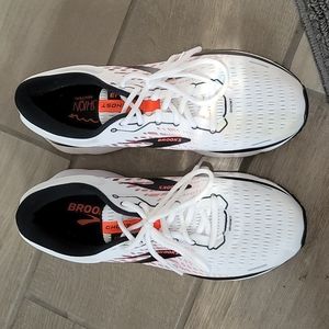 EUC Brooks Ghost 13 Women's shoe in size 11 (D)